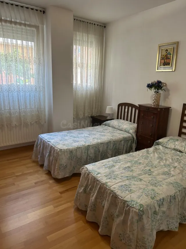 VIVIENDA AMUEBLADA DE 2 habitaciones, 2 BAÑOS Y PLAZA DE GARAJE — 4