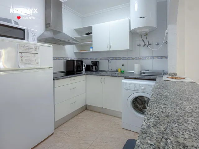 Encantador apartamento tipo bungalow con amplia terraza y licencia turística + Piscina comunitaria + Amplio patio — 16