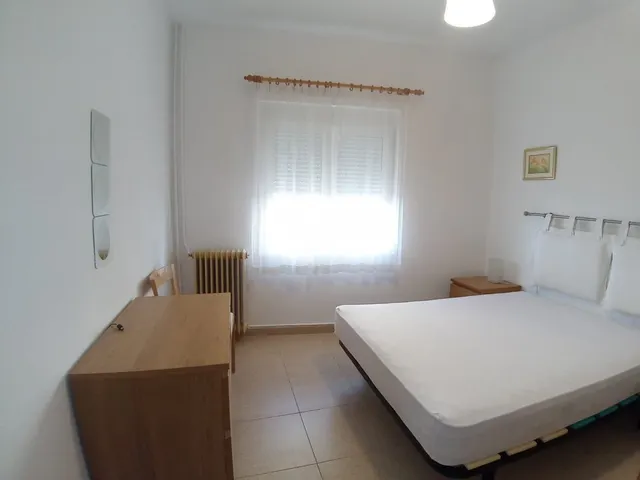 PISO AMUEBLADO DE DOS DORMITORIOS EN PLANTA BAJA, CON AMPLIO SALÓN, COCINA INDEPENDIENTE Y PATIO. CALEFACCIÓN DE GAS INDIVIDUAL, AIRE ACONDICIONADO, ARMARIOS EMPOTRADO. — 7