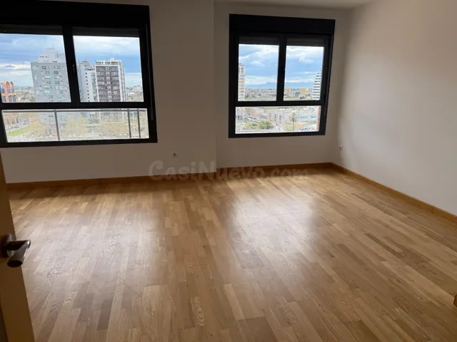 PISO EN VENTA CERCA DE ROIG ARENA - foto 5