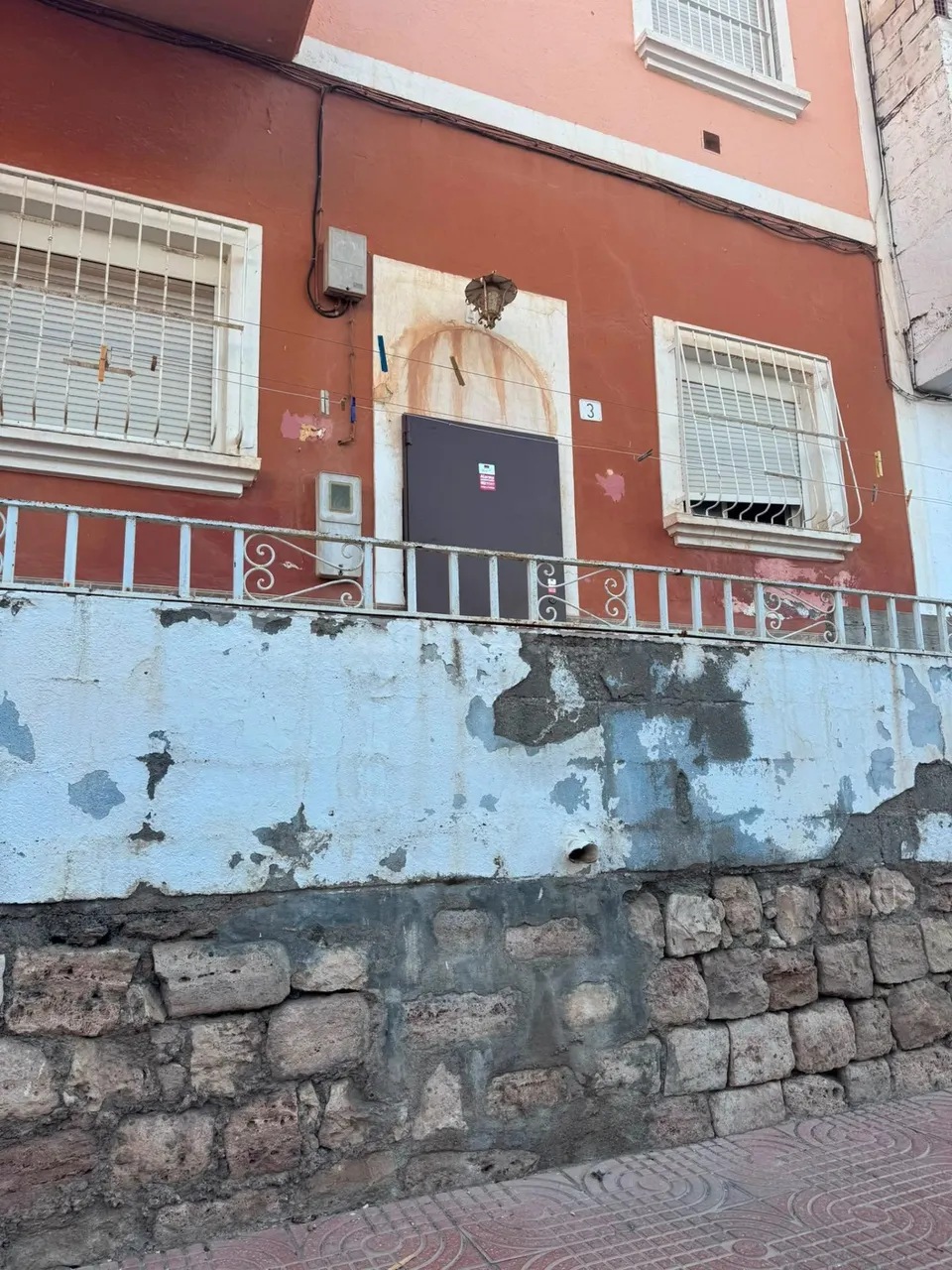 VIVIENDA TAPIADA NO SE PUEDE VISITAR NI HIPOTECAR