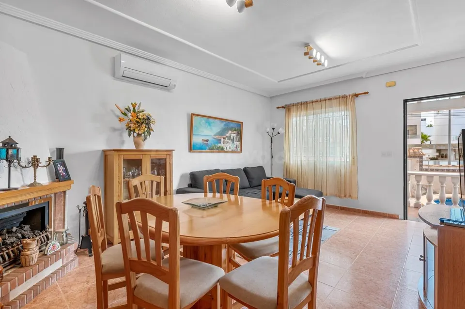 CASA DE 3 DORMITORIOS 2 BAÑOS EN SAN MIGUEL DE SALINAS ( ALICANTE )