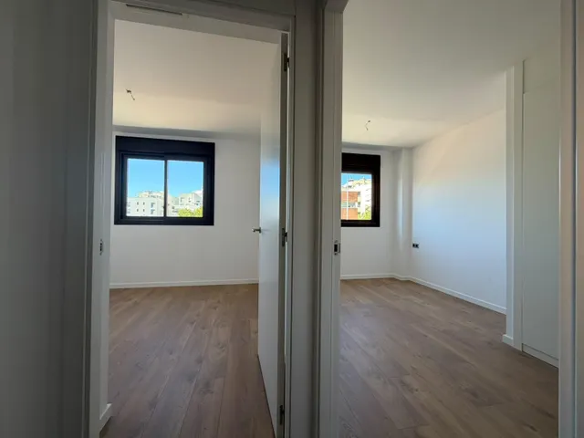 Tu nuevo hogar a estrenar en el Centre de Sabadell: 2 habitaciones, 2 baños, balcón, parking y trastero incluidos — 13