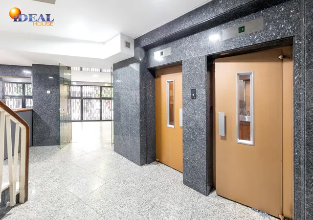PISO DE 5 DORMITORIOS EN CALLE RECOGIDAS — 30