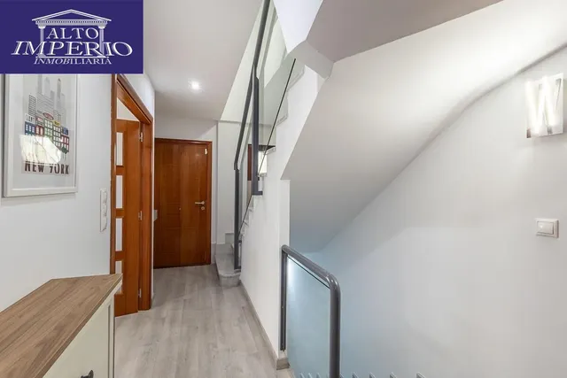 Amplia casa de 182 m2 con patio, gran sótano y a menos de 5 minutos del metro — 13
