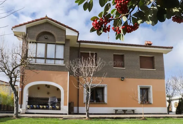 Encantador Chalet en Trespaderne con Potencial Turístico - foto 2