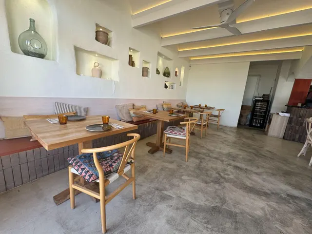 AMPLIO LOCAL EN VENTA EN NOGALERA — 17