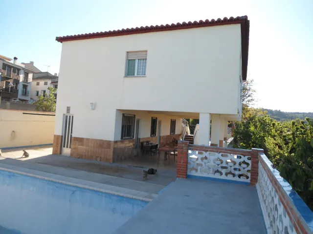 MAGÑIFICO CHALET EN BENAFER, EN EL CENTRO DEL PUEBLO. — 12
