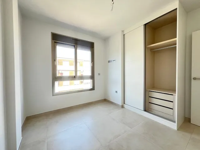 Para estrenar en el centro de Torrevieja, a estrenar! 🏡✨ — 21