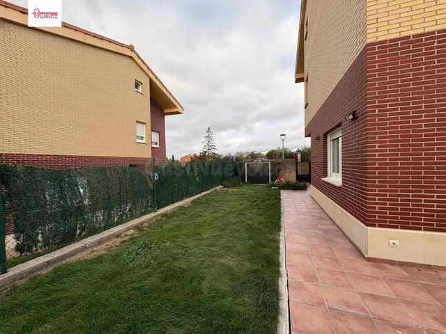 Espectacular Pareado Seminuevo en Cogollos por €238,000 - foto 4