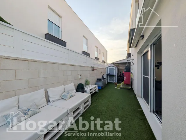 ¡Precioso Chalet! Seminuevo, amplio y luminoso, con piscina privada, garaje y jardín — 40