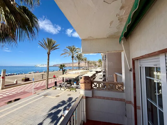 Piso en venta en Calle Las Conchas – El Zapillo-Almería. Primera línea de playa con dos terrazas y vistas al mar — 2