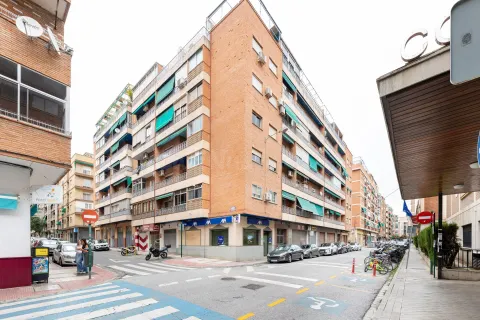 ¡Oportunidad única! Ático de 4 dormitorios y 2 baños con gran terraza frente al Colegio Agustinos (Arabial)