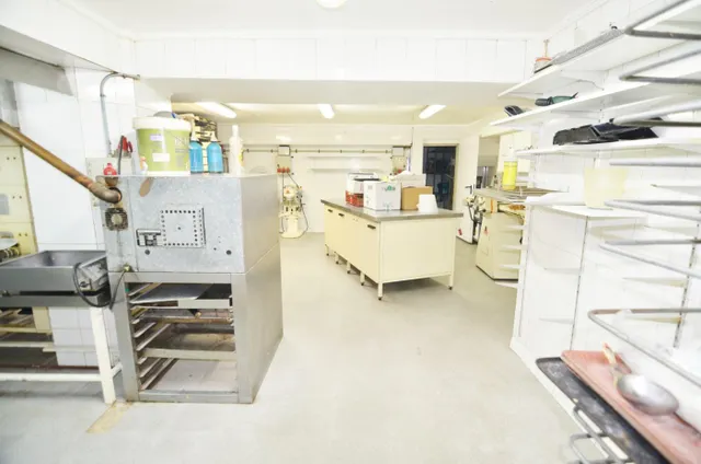 Urbis te ofrece un local comercial en venta en zona Centro, Salamanca. — 35