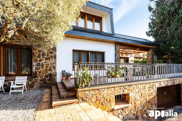 CASA A 4 VENTS A L'AIRESOL D — 17