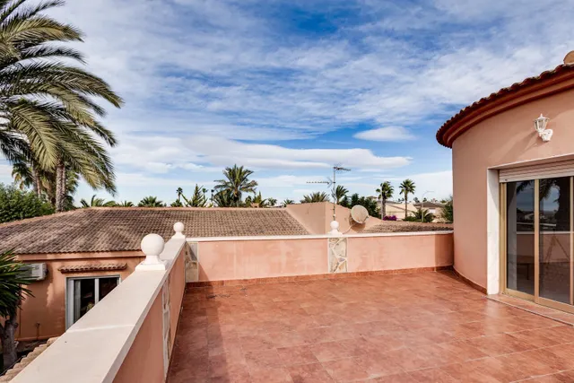 En Venta Villa de Lujo en San Luis Torrevieja — 46