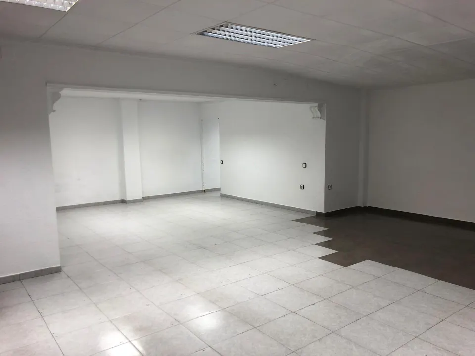 AMPLIO LOCAL EN ALQUILER