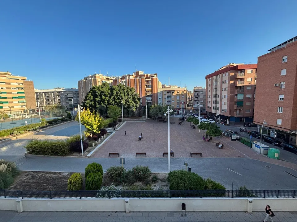 Se vende amplio piso en plaza europa