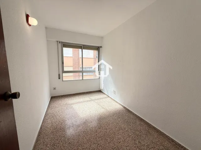 PISO EN VENTA EN ALICANTE. ZONA DE BABEL. 74m2, 4 habitaciones, 1 BAÑO Y 1 ASEÑO, TERCERA PLANTA CON ASCENSOR. — 8