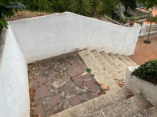 Casa en parcela de casi cuatro mil metros, con piscina, jardin, maravillosas vistas. — 30