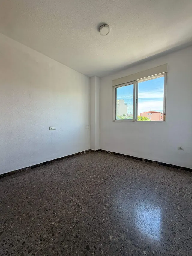 Amplio y Luminoso Apartamento en Altozano, Alicante — 18