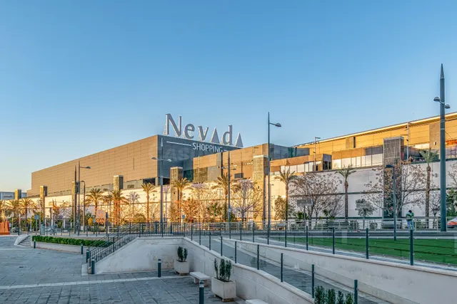 Exclusiva vivienda en Residencial Nevada — Urbanización de l