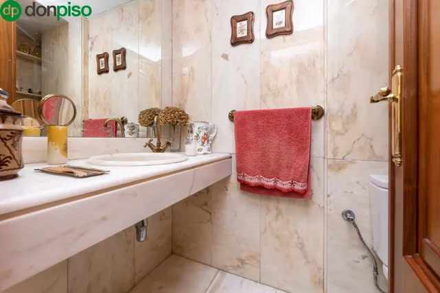 CHALET ADOSADO EN URBANIZACIÓN ADORATRICES — 23