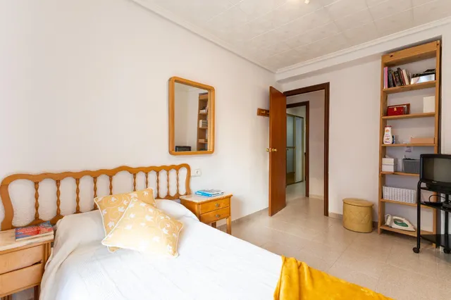 Apartamento todo exterior 3 dorm. con gran terraza en esquina a 100 mts de la Playa. Vista parcial al Mar. — 20
