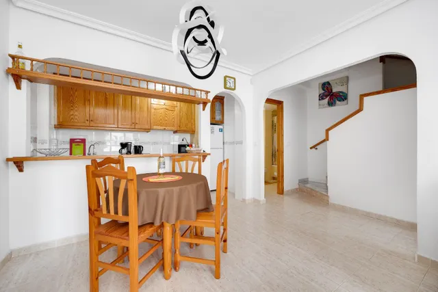 Apartamento dúplex con piscina comunitaria, Alicante, Orihuela Costa. 2 habitaciones, 89 m2, 1,6 kilómetros del mar — 9