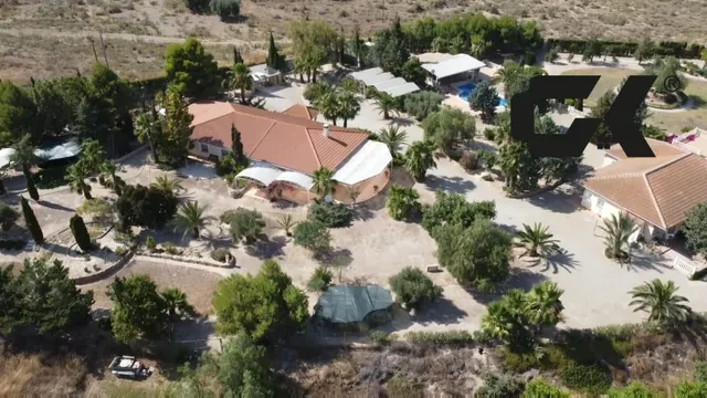 Finca-Resort Privada de 15.000 m2 con Tres Viviendas, Bodega - foto 4
