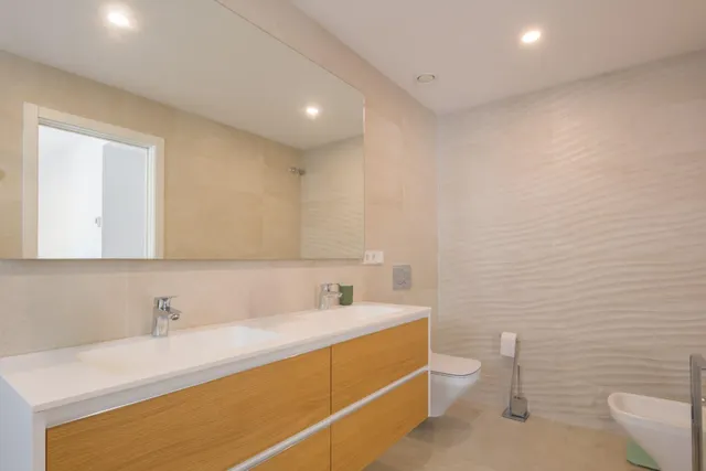 Impresionante vivienda de lujo en Benalmádena con vistas infinitas al Mediterráneo — 35
