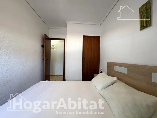 APARTAMENTO CON DOS BALCONES Y GARAJE CERCA DE LA PLAYA — 16
