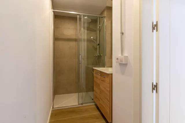 Local a estrenar de 112 m2 en Sitges. Abre tu negocio mañana — 8
