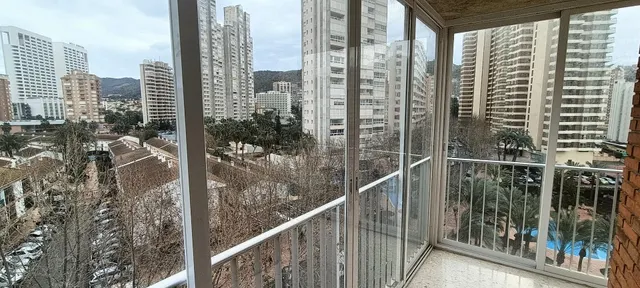 Piso de 3 dormitorios con piscina y garaje en urbanización cerca de la playa — 31