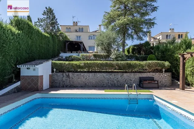 CASA PAREADA EN LA ZUBIA CON PISCINA, ZONA DE BARBACOA Y JAR - foto 4