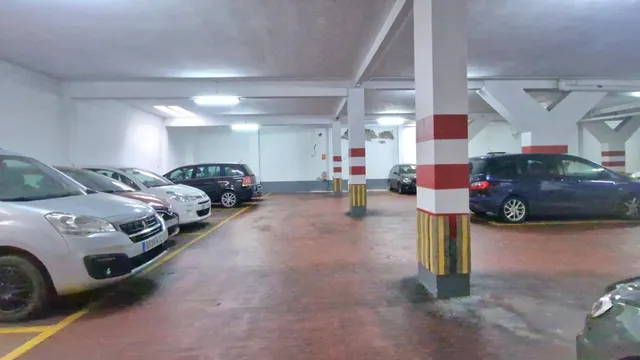 PLAZA DE GARAJE ENTRADA LLANA. ZONA ORZAN- CALLE SOCORRO — 6