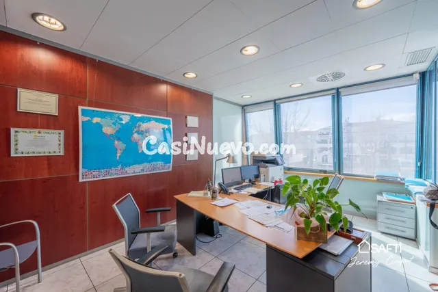 Oficinas de 235 m² con terraza y parking en Empuriabrava