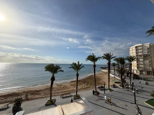 APARTAMENTO DE 3 DORMITORIOS Y 2 BAÑOS EN 1ª LÍNEA DE LA PLA