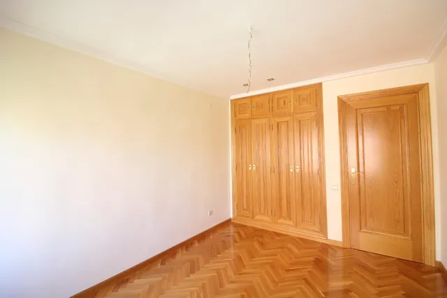 EXCLUSIVA VIVIENDA DE CASI 200M2, REFORMADA A ESTRENAR Y A POCOS PASOS DEL CAUCE DEL TURIA — 35