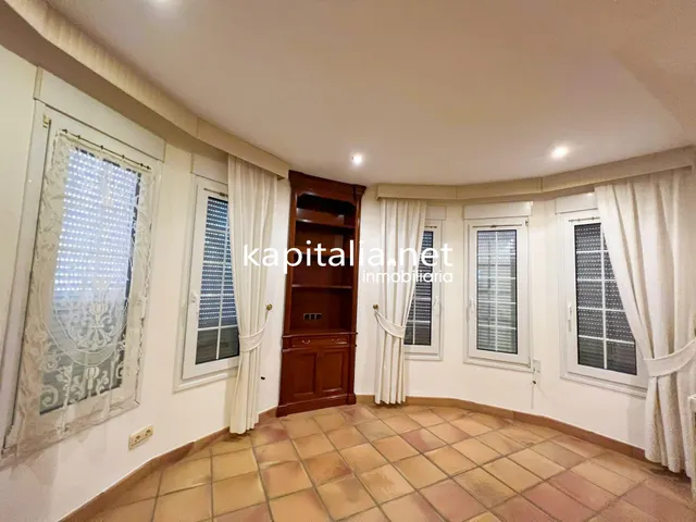 Magnifico chalet a la venta en Valencia — 28
