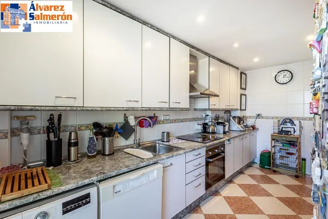 CASA PAREADA EN LA ZUBIA CON PISCINA, ZONA DE BARBACOA Y JARDÍN — 16
