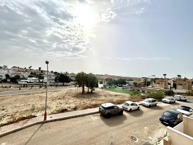 GRAN APARTAMENTO EN VILLAMARTIN ORIHUELA: 2 HAB, 2 BAÑO - foto 3