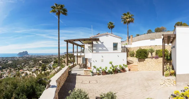 Villa Peñón. Villa con vistas panorámicas a la costa y orientación sur en venta en Benissa. — 22