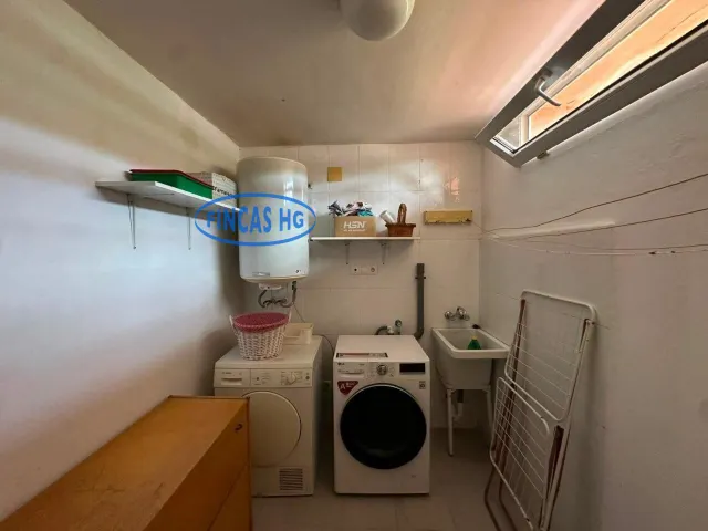 Bungalow de 260 m2 con jardín, buhardilla y garaje en urbanización con piscina en Ciudad Jardín, Alicante — 40