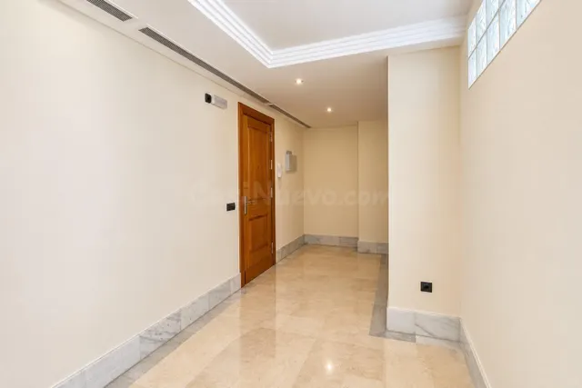OFICINA DE 110 M2 CON GARAJE Y POSIBILIDAD DE CAMBIO DE USO  - foto 4