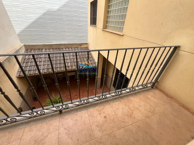 Amplia casa en el centro de Almazora - foto 4