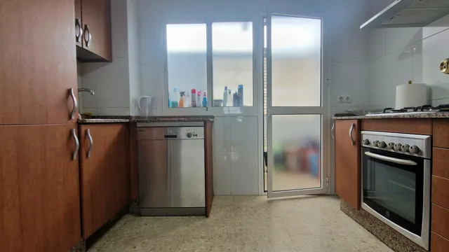 LUMINOSO PISO CON GARAJE EN ZONA MADRE DE DIOS — 5