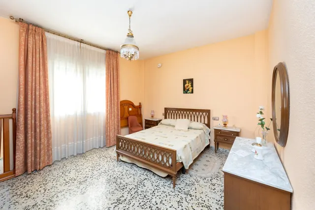 Local + vivienda en Avda. Cadiz — 23