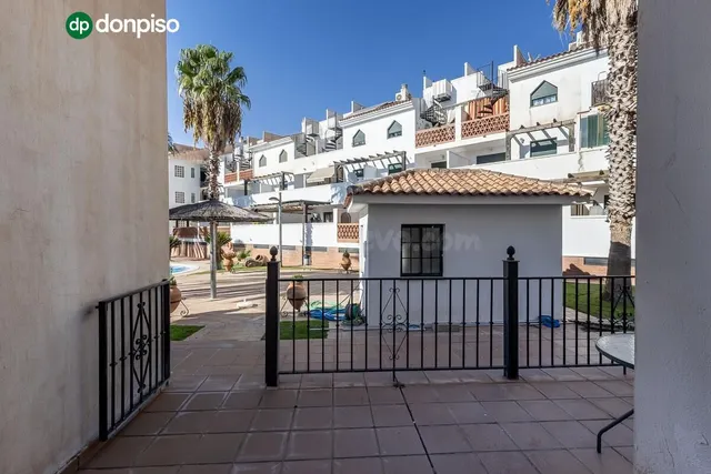 Adosado con espectacular terraza panorámica y piscina a 20 min de Granada — 3