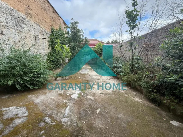 ¡CASA EN VENTA EN EL CENTRO DE SIERRA DE FUENTES CON PATIO Y